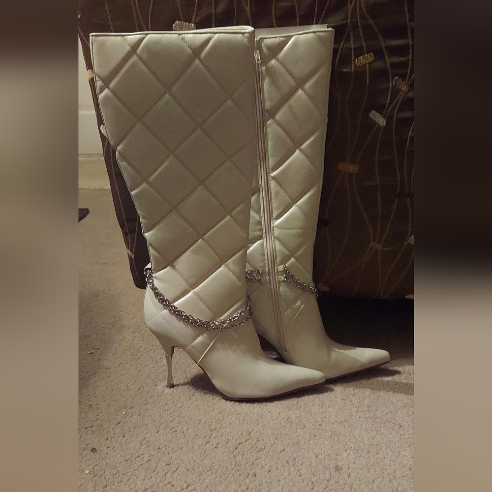 Crème Colored Boots